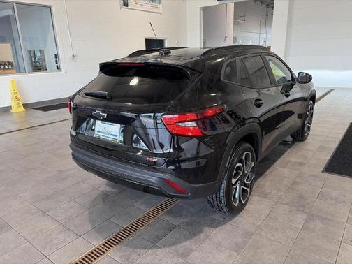Mosaic Black Metallic 2026 Chevrolet Trax 2RS