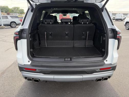 Iridescent Pearl Tricoat 2024 Chevrolet Traverse Z71