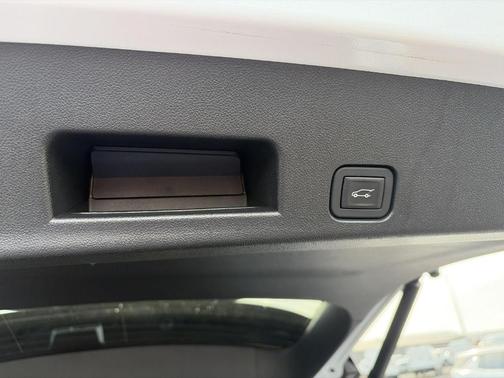 Iridescent Pearl Tricoat 2024 Chevrolet Traverse Z71