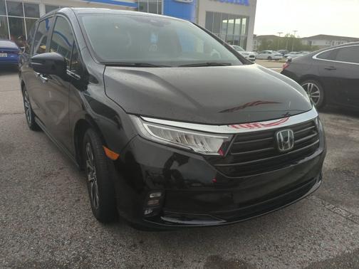 Crystal Black Pearl 2024 Honda Odyssey