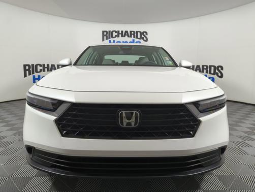 Platinum White Pearl 2025 Honda Accord