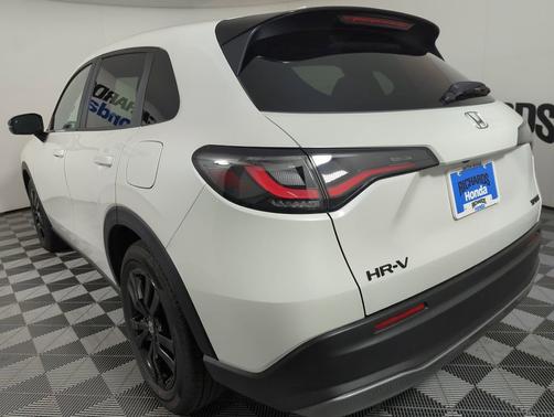 Platinum White Pearl 2026 Honda HR-V