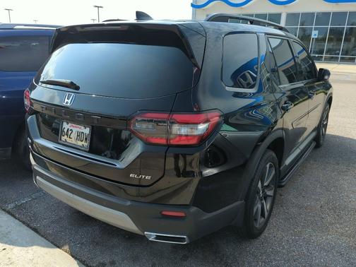Crystal Black Pearl 2024 Honda Pilot