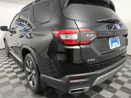 Crystal Black Pearl 2024 Honda Pilot