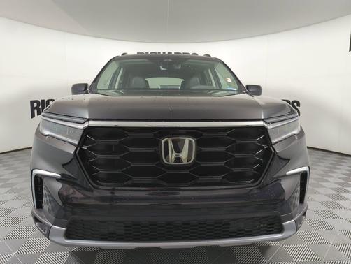 Crystal Black Pearl 2024 Honda Pilot