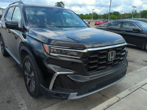 Crystal Black Pearl 2024 Honda Pilot