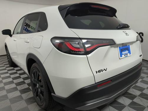 Platinum White Pearl 2026 Honda HR-V