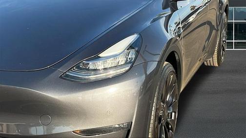 2022 Tesla Model Y Long Range Dual Motor All-Wheel Drive