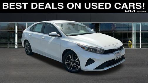 Snow White Pearl 2024 Kia Forte LXS