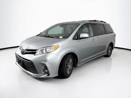 2019 Toyota Sienna XLE