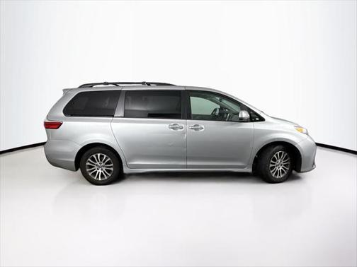 2019 Toyota Sienna XLE