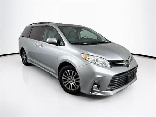 2019 Toyota Sienna XLE