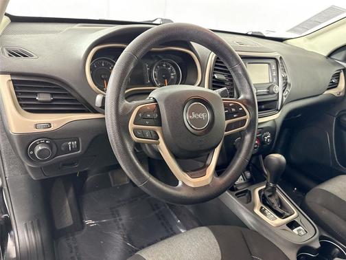 Diamond Black Crystal Pearlcoat 2017 Jeep Cherokee Sport