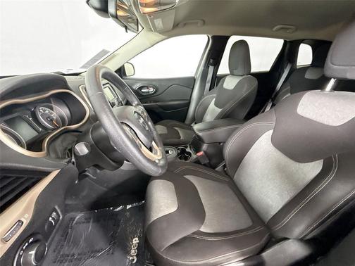 Diamond Black Crystal Pearlcoat 2017 Jeep Cherokee Sport