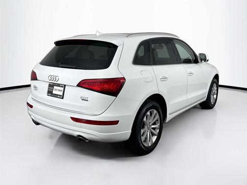 White 2016 Audi Q5 2.0T Premium