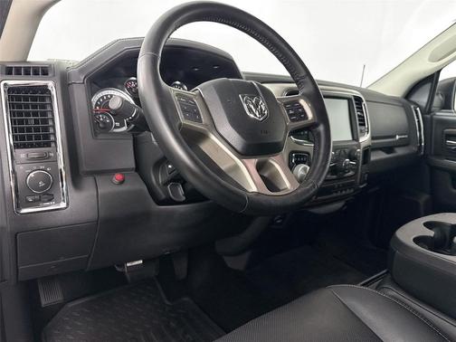 Brilliant Black Crystal Pearlcoat 2017 RAM 1500 Laramie