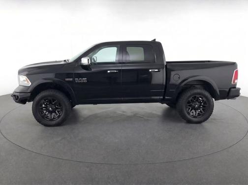 Brilliant Black Crystal Pearlcoat 2017 RAM 1500 Laramie