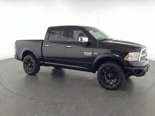 Brilliant Black Crystal Pearlcoat 2017 RAM 1500 Laramie