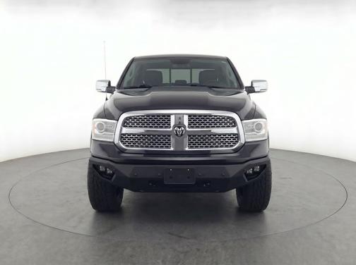 Brilliant Black Crystal Pearlcoat 2017 RAM 1500 Laramie