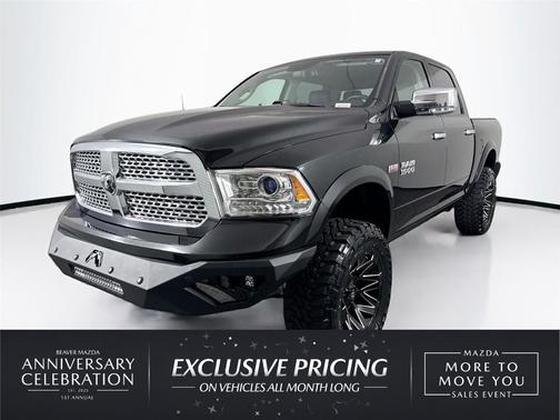 Brilliant Black Crystal Pearlcoat 2017 RAM 1500 Laramie