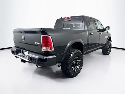 Brilliant Black Crystal Pearlcoat 2017 RAM 1500 Laramie