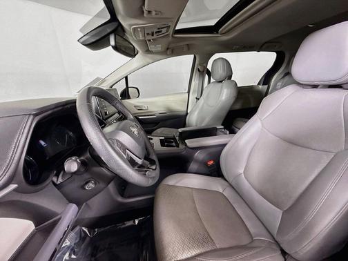 Ruby Flare Pearl 2023 Toyota Sienna Limited