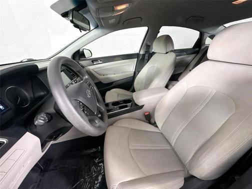 Symphony Silver 2017 Hyundai SONATA Sport