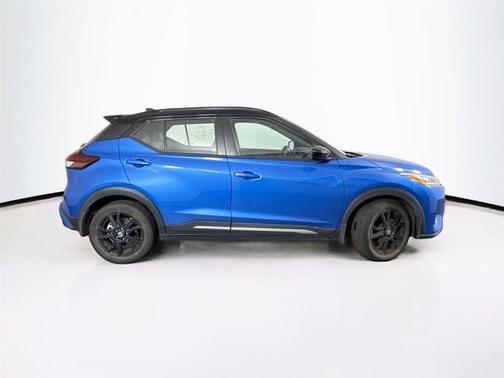 2021 Nissan Kicks SR