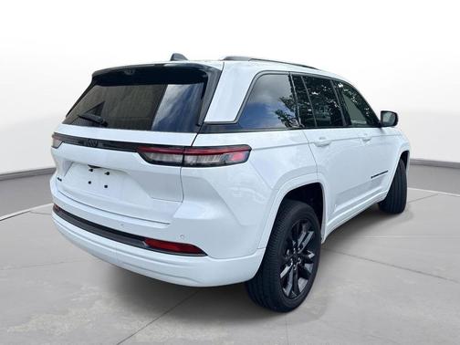 Bright White Clearcoat 2026 Jeep Grand Cherokee Limited