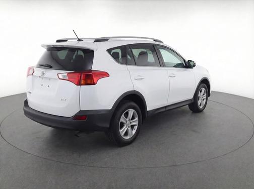 Super White 2013 Toyota RAV4 XLE