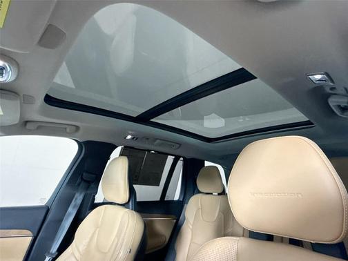 White 2016 Volvo XC90 T6 Inscription