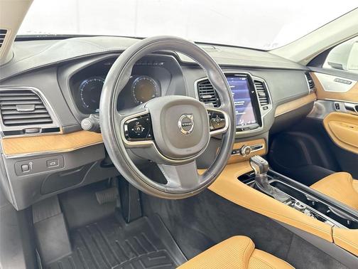 White 2016 Volvo XC90 T6 Inscription