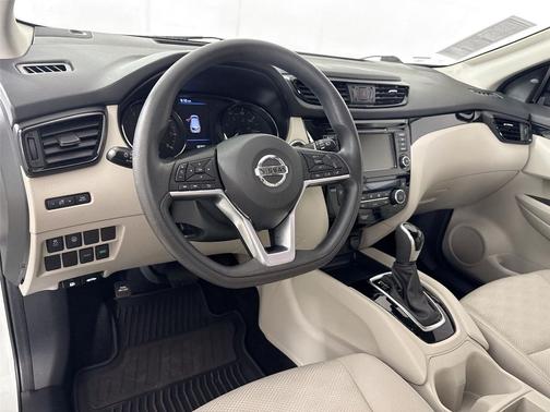 Pearl White Tricoat 2020 Nissan Rogue Sport SV
