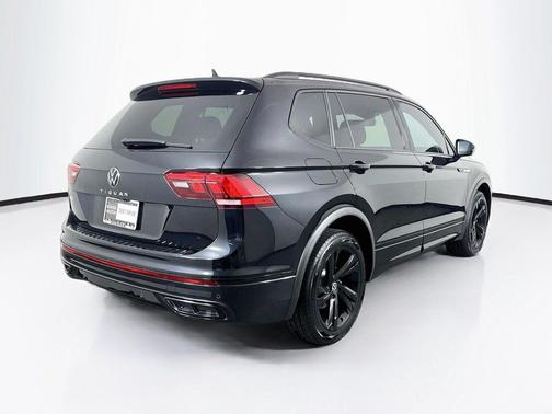 Deep Black Pearl 2024 Volkswagen Tiguan 2.0T SE R-Line Black