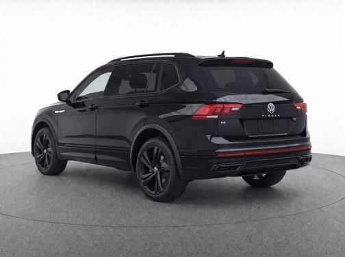Deep Black Pearl 2024 Volkswagen Tiguan 2.0T SE R-Line Black