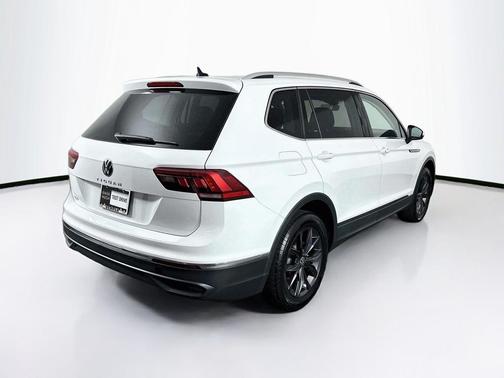 White 2022 Volkswagen Tiguan 2.0T SE