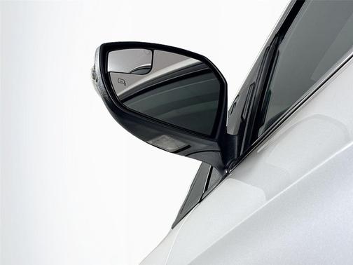 White Platinum Metallic Tri-Coat 2019 Ford Escape Titanium