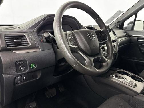 Lunar Silver Metallic 2022 Honda Pilot AWD Sport