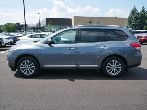 2016 Nissan Pathfinder SL