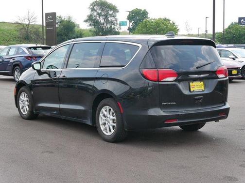 2017 Chrysler Pacifica LX