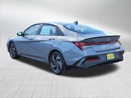 2025 Hyundai ELANTRA HEV SEL