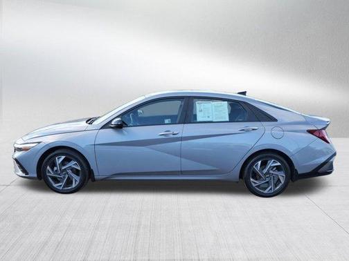 2025 Hyundai ELANTRA HEV SEL