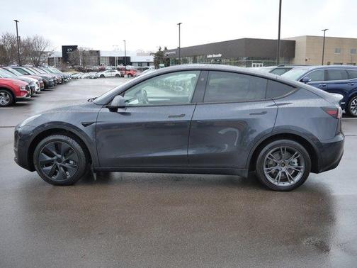 2025 Tesla Model Y Long Range