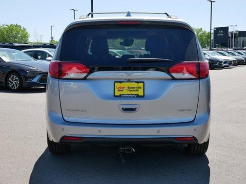 Billet Silver Metallic Clearcoat 2018 Chrysler Pacifica Limited