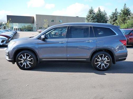 2022 Honda Pilot Touring 8-Passenger