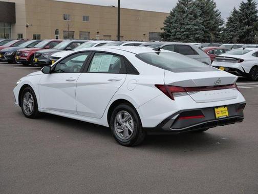 2025 Hyundai ELANTRA SE