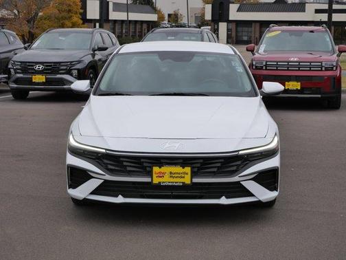 2025 Hyundai ELANTRA SE