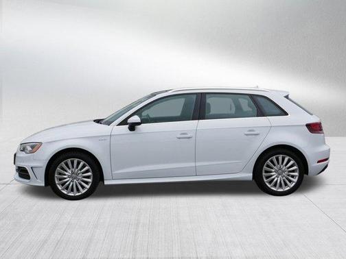 Glacier White Metallic 2016 Audi A3 e-tron 1.4T Premium