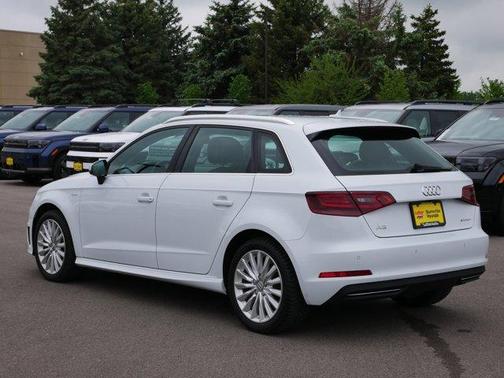 Glacier White Metallic 2016 Audi A3 e-tron 1.4T Premium