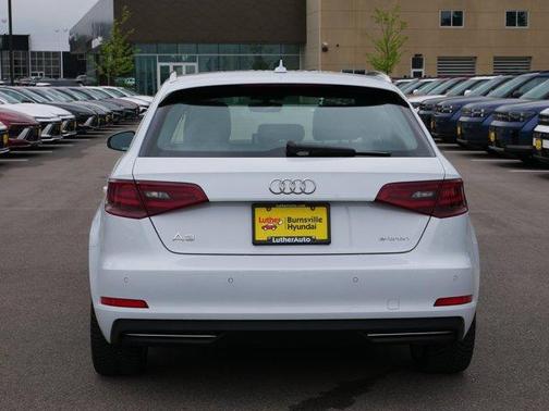 Glacier White Metallic 2016 Audi A3 e-tron 1.4T Premium